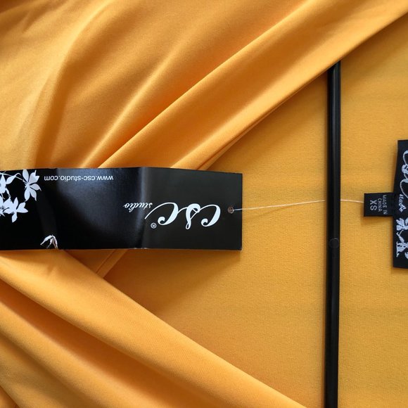 NEW W/ TAGS WOMENS YELLOW GOLD V NECK LONG SLEEVE - Picture 2 of 3